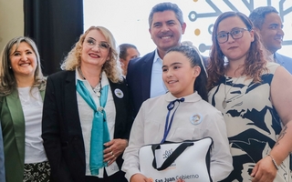 Con la entrega en Albardón, se alcanzó las 23 mil computadoras para alumnos y docentes