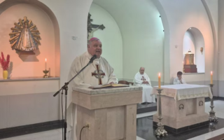 Un sacerdote pidió a la política proteger a los discapacitados, jubilados y pobres 