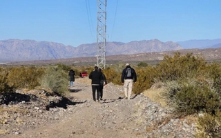 Discutió con su pareja, se bajó del auto y terminó perdido y deshidratado en Mogna