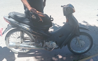 Encontraron una moto robada cerca de una escuela 