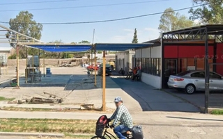 Dejó el auto en el lavadero y se enteró que un empleado se lo usó para hacer compras