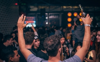 Llega la Fiesta Vintage 80-90 a Molly para revivir la magia de una época