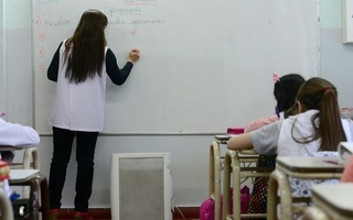 Referente de UDAP remarcó que los docentes ganan más que el resto de los estatales