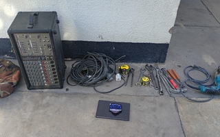 Cinco sospechosos escaparon y dejaron los efectos robados en un descampado