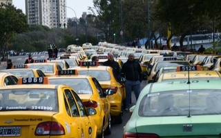 Córdoba regula el transporte por apps: cómo deberán inscribirse empresas, autos y choferes