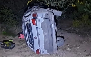 Una mujer volcó cuando volvía a San Juan y terminó hospitalizada