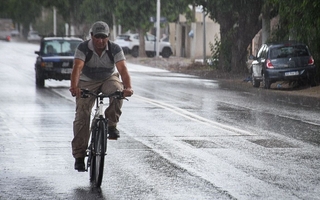 Una intensa lluvia sorprendió a los sanjuaninos durante esta tarde 