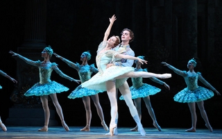 El Ballet Clásico de San Petersburgo presenta "El Lago de los Cisnes" en San Juan