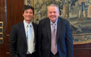 Un asesor de Trump se reunión con Santiago Caputo para hablar del acuerdo con EE.UU. 