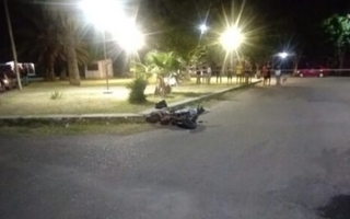 Accidente fatal en Caucete: un joven de 25 años murió tras caer de su moto
