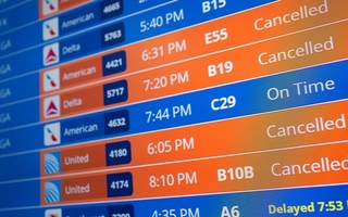 Crecen las cancelaciones y retrasos por el prolongado cierre del gobierno en EE.UU.