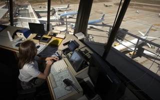 Peligran vuelos para el finde largo por paro de controladores aéreos