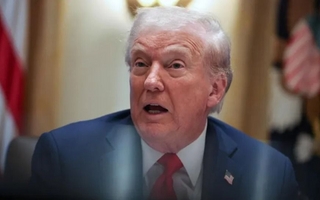 Trump provocó malestar al indultar de forma masiva a más de 70 personas