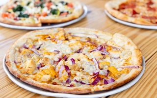 Una pizzería de San Juan prepara una noche con 2x1 y pizza en vivo