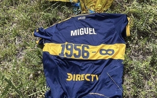 Encontraron en Uruguay la camiseta con la que Boca homenajeó a Russo
