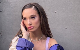 Ángela Torres se besó con un famoso y despertó rumores de romance