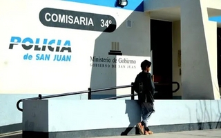 Policías heridos tras un enfrentamiento por el arresto de dos menores