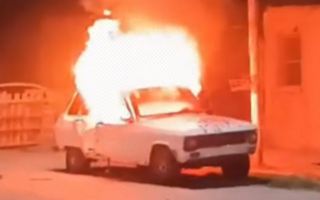 Lo acusaron de violar a una nena de 13 años y le prendieron fuego el auto