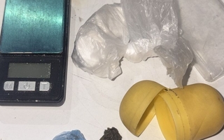 Atraparon a un presunto traficante que vendía droga en "huevitos Kinder"