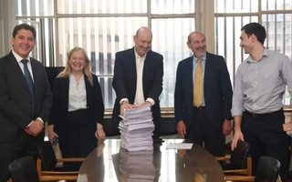 San Juan fijó postura ante Sturzenegger y pidió mantener controles en la vitivinicultura