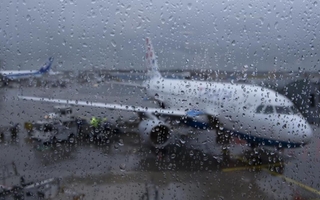 Susto para el plantel de San Martín: el vuelo debió aterrizar de emergencia en Neuquén