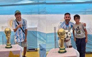 Ullum se tiñó de celeste y blanco para recibir las Copas del Mundo 