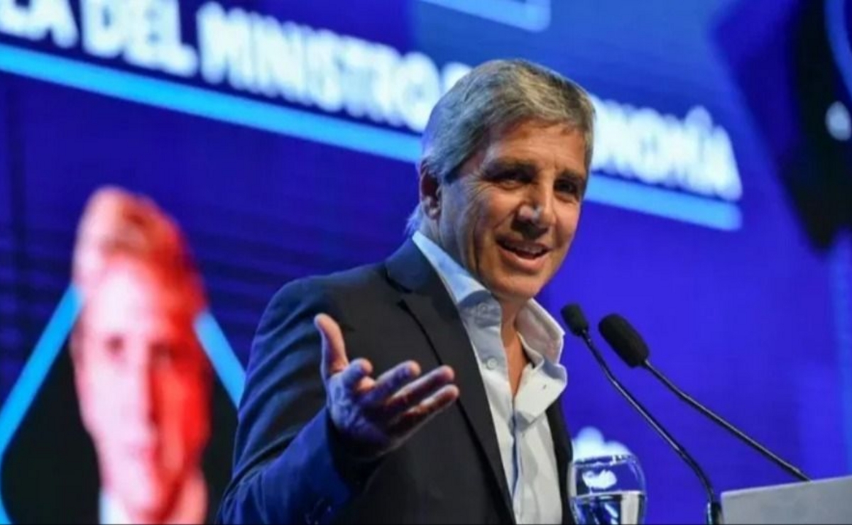 Luis Caputo apoyó a José Antonio Kast tras el anuncio del balotage en Chile