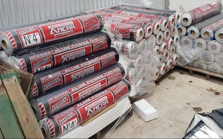 Robaron rollos de membrana destinados a una capilla en Albardón