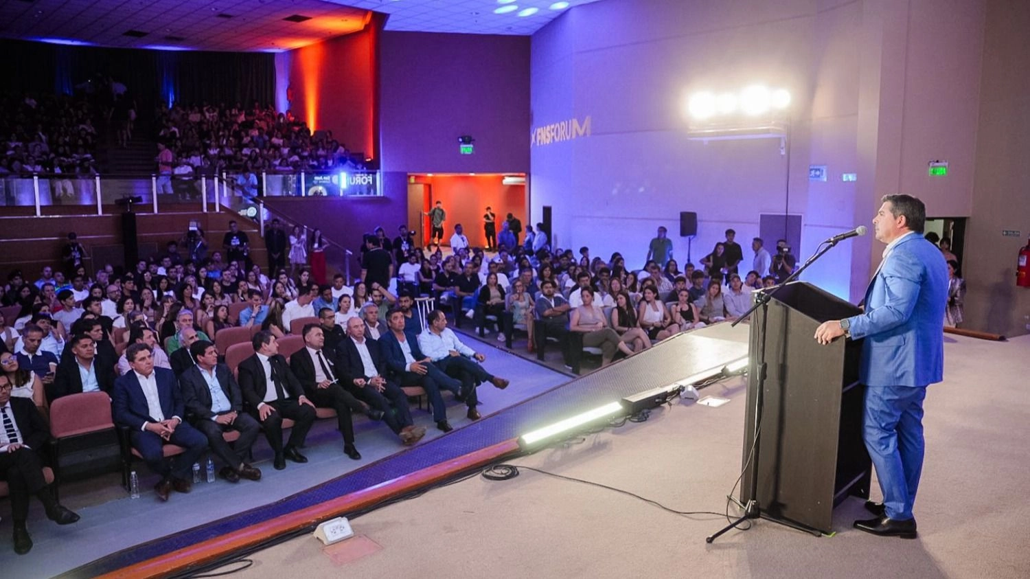 Orrego abrió las charlas inspiracionales del FNS Forum 2025 ante un auditorio colmado