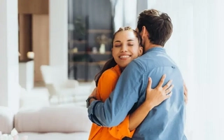 Estudio de Harvard: ayudar reduce el dolor emocional