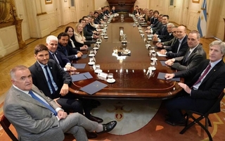 Gobernadores exigen los proyectos y más fondos para cerrar el acuerdo con Milei