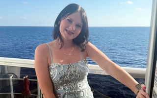 Hallan muerta a una adolescente en un crucero y sospechan de su hermanastro