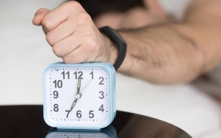 El impacto de usar muchas alarmas para despertar