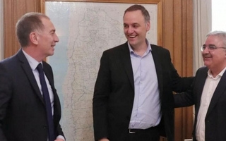 Adorni afianza su rol como jefe de Gabinete y encabeza su primer reunión