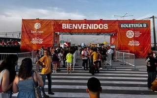 La FNS recupera ritmo: la gente copa el Bicentenario para la noche del rock