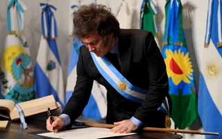 Reforma laboral: proponen reducir licencias por enfermedad y modificar el pago por despido