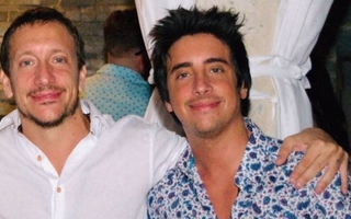 Nico Vázquez recreó una foto de su hermano en New York a nueve años de su muerte