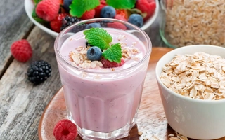 Licuado saludable de avena y frutillas