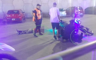 Un policía en moto atropelló a un vendedor ambulante en la entrada de la FNS 2025