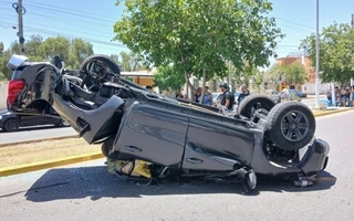 Una camioneta se dio vuelta tras perder el control