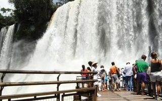 Movimiento récord: hubo más turistas, pero con gastos austeros en el finde XL