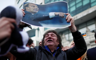 Tras la apertura de expediente de la AFA, Milei apoyó a Estudiantes 