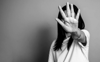 Dónde denunciar violencia de género en San Juan: conocé las líneas de contacto 