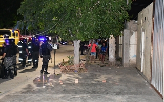 Violento conflicto en Villa del Carril: policías, bomberos, tres heridos y una casa atacada
