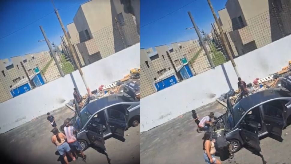 Video: un grupo desarmó un auto robado en Lanús en plena vía pública