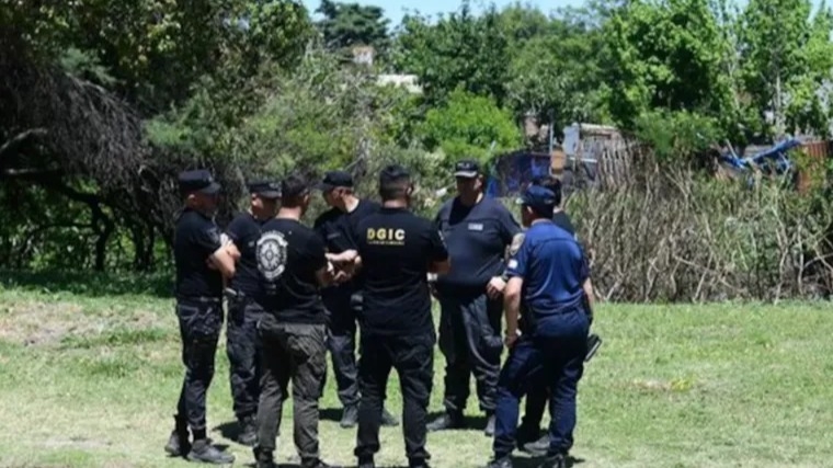 Encuentran más restos humanos en el basural de un canal y crece el miedo