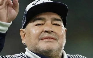 "Sigo aquí, resucitando”: el mensaje en la cuenta de Maradona