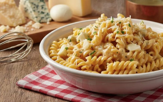 Cómo hacer la salsa cuatro quesos y cuáles son los ingredientes básicos