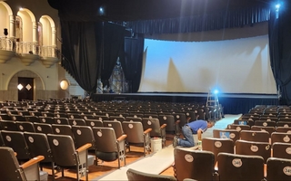 Los últimos toques antes de la apertura del Cine Teatro Municipal