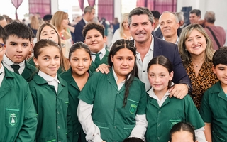 Orrego cerró el plan educativo con 30.000 computadoras entregadas en San Juan 